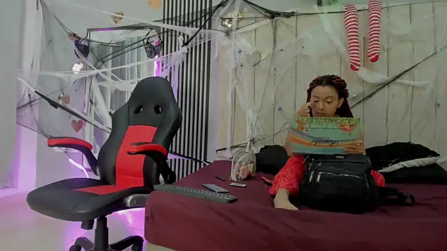 Snapshot of dante_and_kiara chatting on 28, 10, 2025 dante and kiara online show from 28, 10, 2025