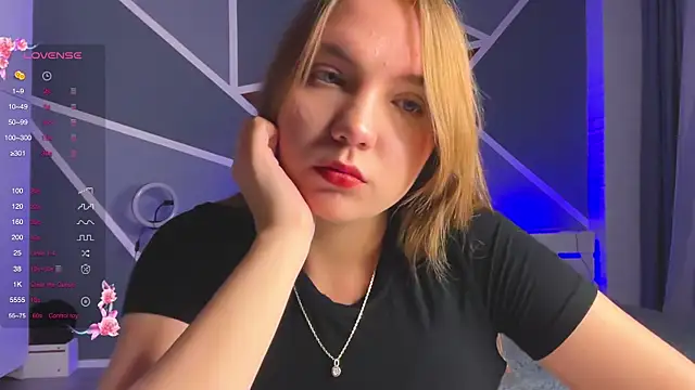 Snapshot of RebeccaEglitis chatting on 25, 11, 2025 RebeccaEglitis online show from 25, 11, 2025