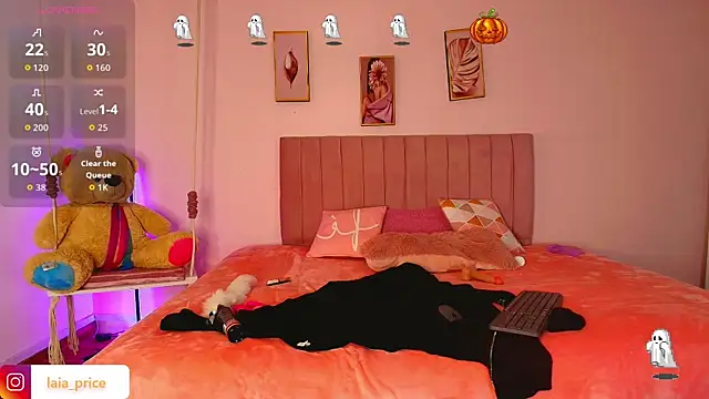 Snapshot of little_ellie_1 chatting on 25, 10, 2025 little ellie 1 online show from 25, 10, 2025