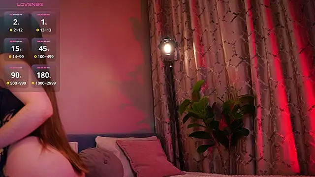 Snapshot of LureOfEva chatting on 8, 11, 2025 LureOfEva online show from 8, 11, 2025