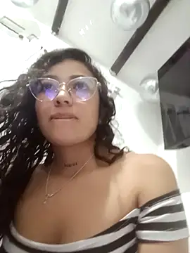 Snapshot of Camila-marinn chatting on 19, 10, 2025 Camila-marinn online show from 19, 10, 2025