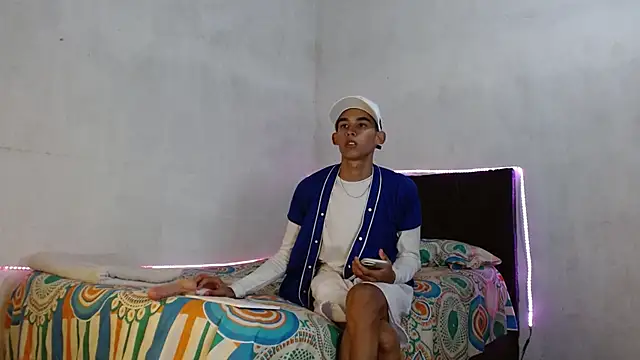 Snapshot of Paulosex12 chatting on 12, 10, 2025 Paulosex12 online show from 12, 10, 2025