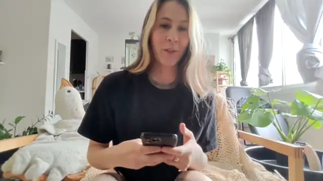 Inked Snow Muse online show from 17, 11, 2025