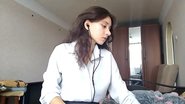 MiaLovelyOne online show from 13, 10, 2025