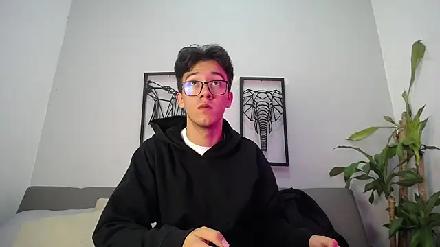 Austin Reeds online show from 22, 10, 2025