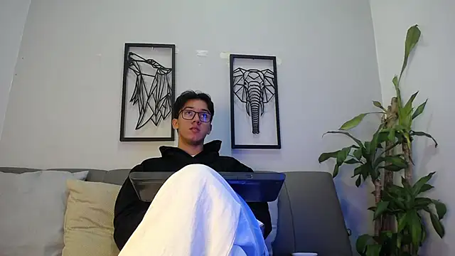 Austin Reeds online show from 23, 10, 2025