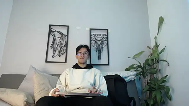 Austin Reeds online show from 27, 10, 2025