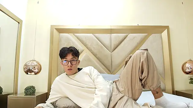 Austin Reeds online show from 29, 10, 2025