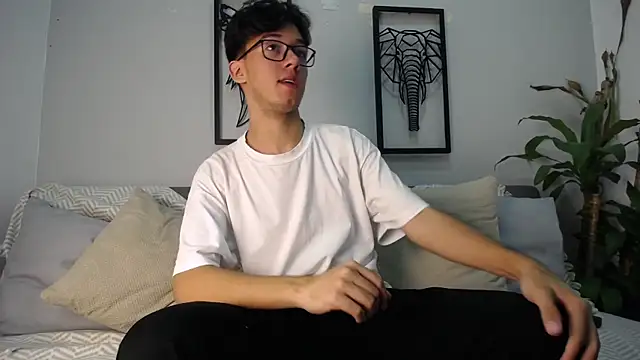 Austin Reeds online show from 7, 11, 2025