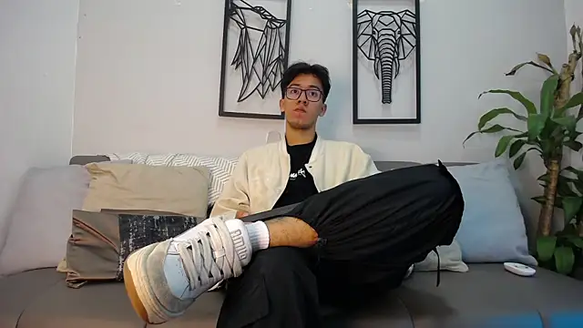 Austin Reeds online show from 10, 11, 2025