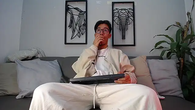 Austin Reeds online show from 11, 11, 2025