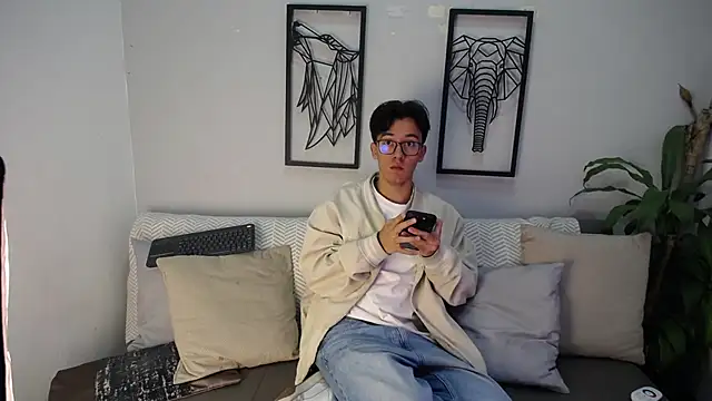 Austin Reeds online show from 16, 11, 2025