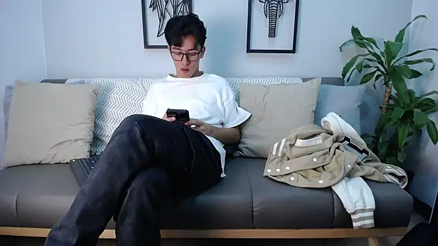 Austin Reeds online show from 29, 11, 2025