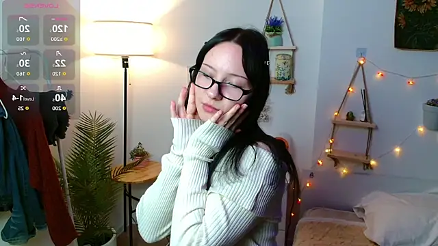 Snapshot of Kira2Kiss chatting on 9, 11, 2025 Kira2Kiss online show from 9, 11, 2025