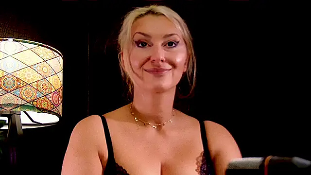 Snapshot of LeticiaReys chatting on 6, 11, 2025 LeticiaReys online show from 6, 11, 2025