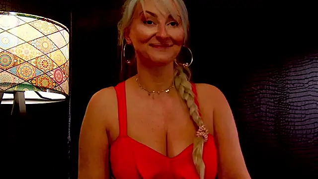 Snapshot of LeticiaReys chatting on 29, 11, 2025 LeticiaReys online show from 29, 11, 2025