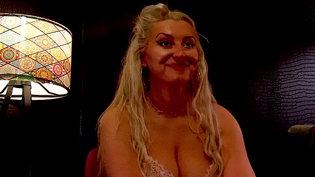 LeticiaReys online show from 12, 2, 2026