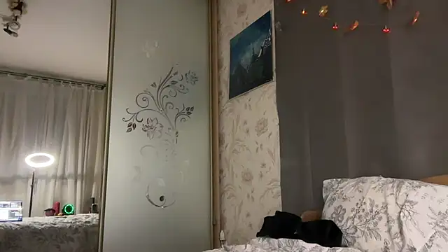 Snapshot of Crave_Elise chatting on 12, 11, 2025 Crave Elise online show from 12, 11, 2025