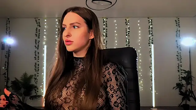 Snapshot of Alicia_art_ chatting on 12, 11, 2025 Alicia art online show from 12, 11, 2025