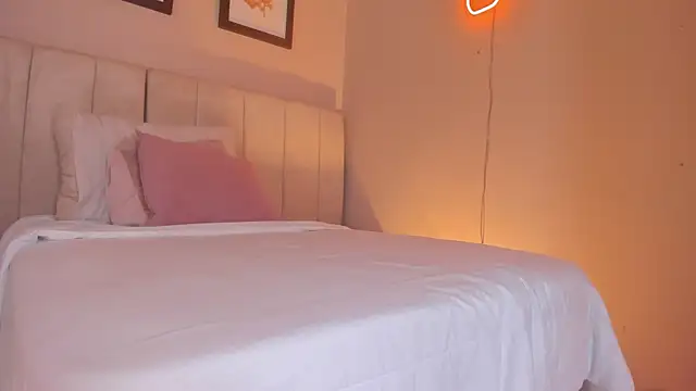 Snapshot of _alison_c chatting on 14, 10, 2025 alison c online show from 14, 10, 2025