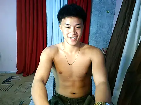 Snapshot of ur_naughtyboy_patrick chatting on 21, 10, 2025 ur naughtyboy patrick online show from 21, 10, 2025