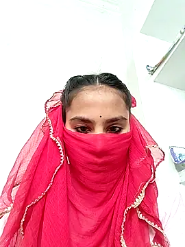 Snapshot of RAYI_Queen_15 chatting on 2, 12, 2025 RAYI Queen 15 online show from 2, 12, 2025