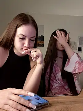 MayaGlow online show from 5, 2, 2026