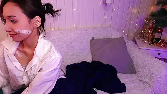 Snapshot of GentleMusee chatting on 21, 12, 2025 GentleMusee online show from 21, 12, 2025