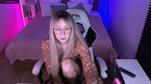 Snapshot of sofiisun chatting on 10, 10, 2025 sofiisun online show from 10, 10, 2025