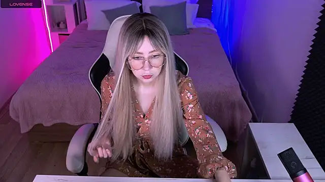 Snapshot of sofiisun chatting on 13, 10, 2025 sofiisun online show from 13, 10, 2025