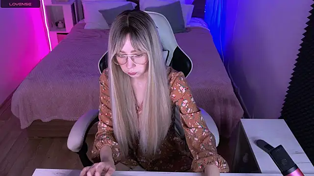 Snapshot of sofiisun chatting on 15, 10, 2025 sofiisun online show from 15, 10, 2025