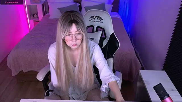 Snapshot of sofiisun chatting on 17, 10, 2025 sofiisun online show from 17, 10, 2025