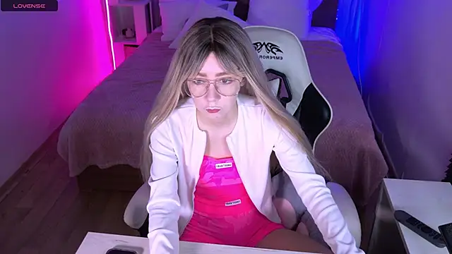 Snapshot of sofiisun chatting on 18, 10, 2025 sofiisun online show from 18, 10, 2025