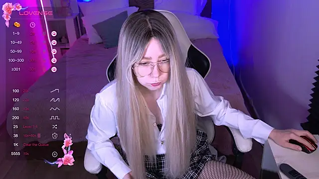 Snapshot of sofiisun chatting on 30, 10, 2025 sofiisun online show from 30, 10, 2025