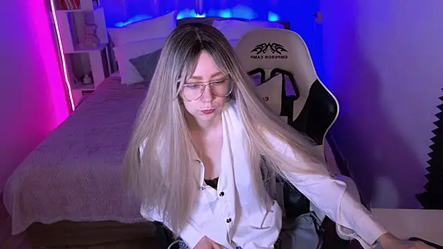 Snapshot of sofiisun chatting on 4, 11, 2025 sofiisun online show from 4, 11, 2025