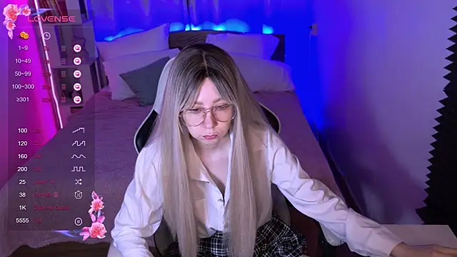 Snapshot of sofiisun chatting on 12, 11, 2025 sofiisun online show from 12, 11, 2025