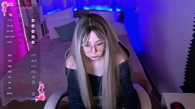 Snapshot of sofiisun chatting on 15, 11, 2025 sofiisun online show from 15, 11, 2025