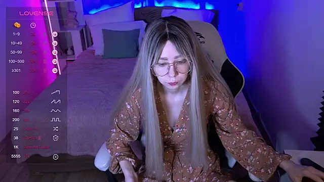 Snapshot of sofiisun chatting on 19, 11, 2025 sofiisun online show from 19, 11, 2025