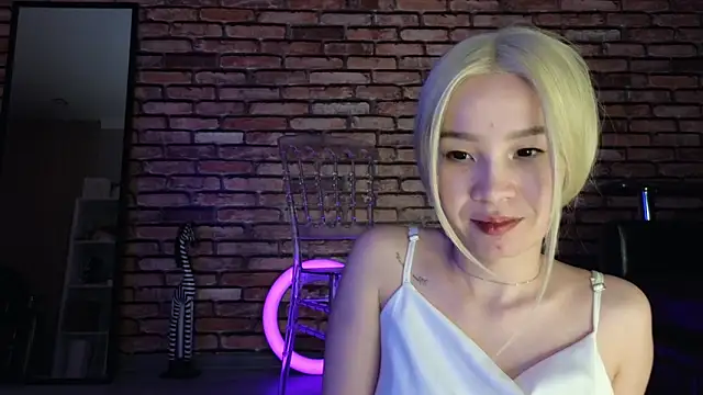 Snapshot of saya_li1 chatting on 27, 10, 2025 saya li1 online show from 27, 10, 2025