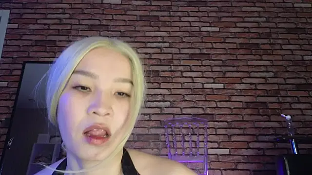 Snapshot of saya_li1 chatting on 1, 11, 2025 saya li1 online show from 1, 11, 2025