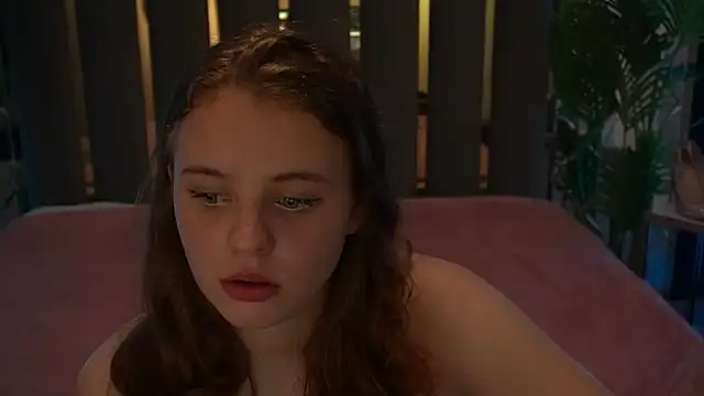 Snapshot of SnowWhiti chatting on 18, 10, 2025 SnowWhiti online show from 18, 10, 2025