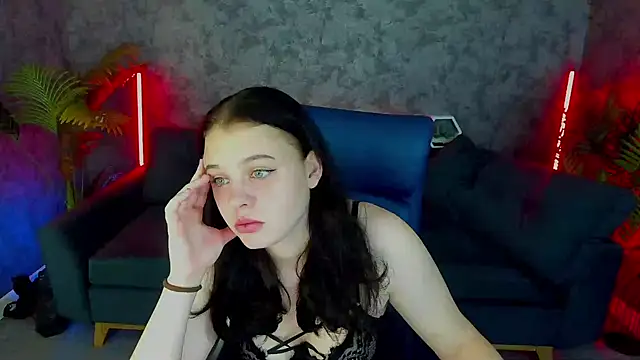 Snapshot of SnowWhiti chatting on 23, 11, 2025 SnowWhiti online show from 23, 11, 2025