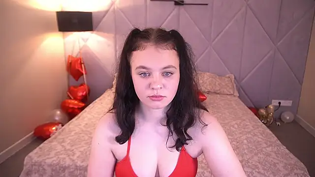 SnowWhiti online show from 13, 2, 2026