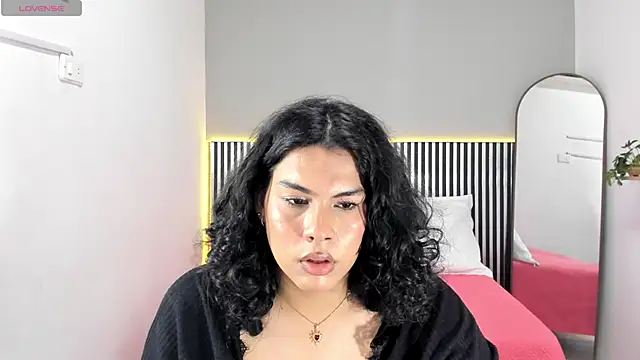 Snapshot of Little_Alli chatting on 21, 10, 2025 Little Alli online show from 21, 10, 2025