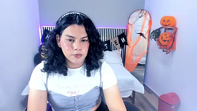 Snapshot of Little_Alli chatting on 29, 10, 2025 Little Alli online show from 29, 10, 2025