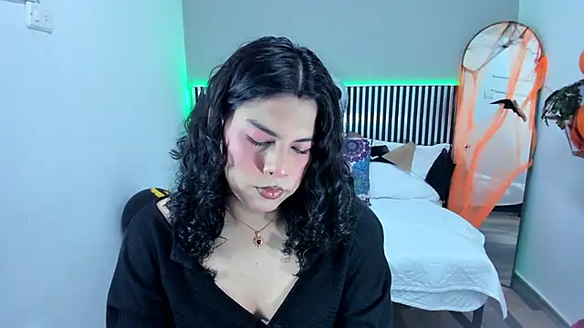 Snapshot of Little_Alli chatting on 30, 10, 2025 Little Alli online show from 30, 10, 2025