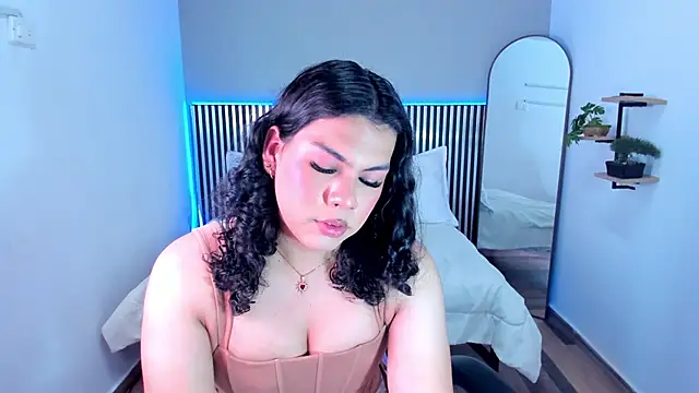 Snapshot of Little_Alli chatting on 21, 11, 2025 Little Alli online show from 21, 11, 2025