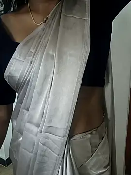 Snapshot of Tamilmallu-duskygirl03 chatting on 3, 11, 2025 Tamilmallu-duskygirl03 online show from 3, 11, 2025