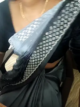 Snapshot of Tamilmallu-duskygirl03 chatting on 7, 11, 2025 Tamilmallu-duskygirl03 online show from 7, 11, 2025