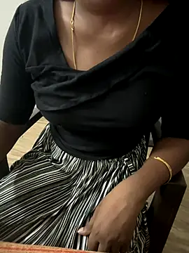 Snapshot of Tamilmallu-duskygirl03 chatting on 11, 11, 2025 Tamilmallu-duskygirl03 online show from 11, 11, 2025